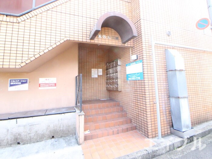 物件外観写真4　(エントランス部分)