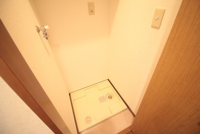 物件内観写真13　(洗濯機置場)