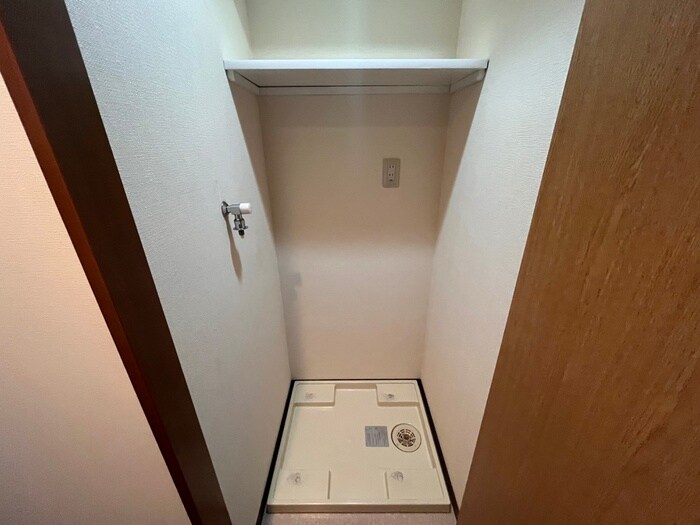 物件内観写真16　(洗濯機置場)