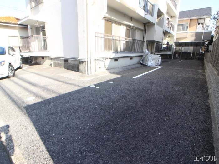 物件外観写真3　(バイク置き場)