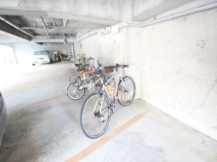 物件外観写真2　(駐輪場)