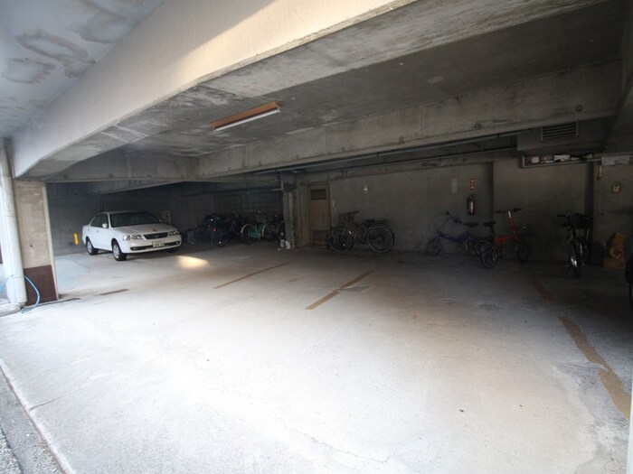 物件外観写真5　(駐車場)