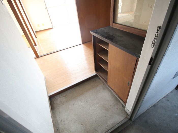 物件内観写真13　(玄関)