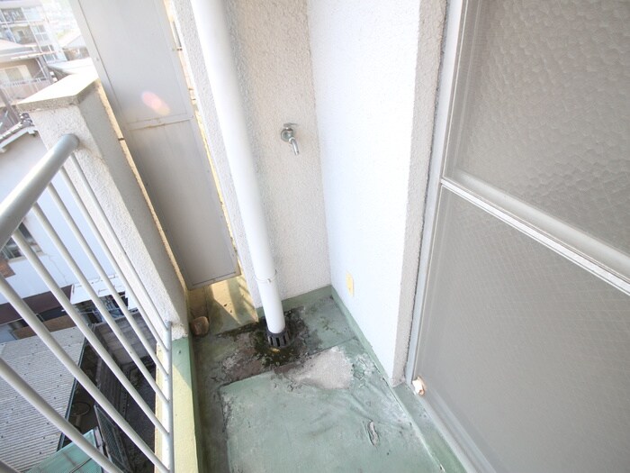 物件内観写真16　(洗濯機置場)