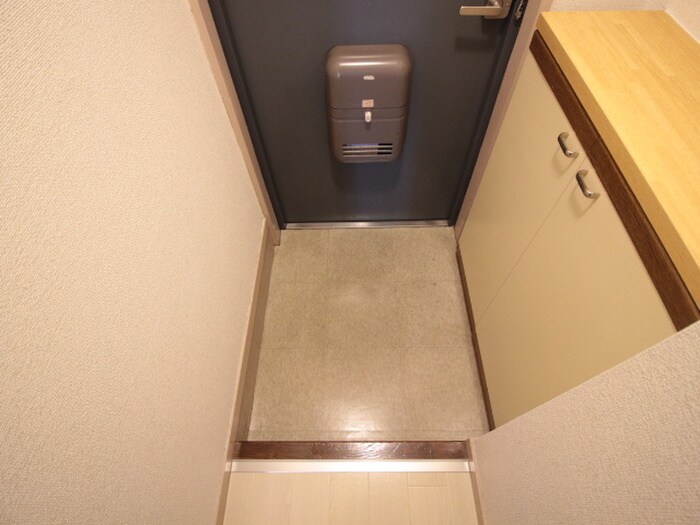 物件内観写真10　(玄関)