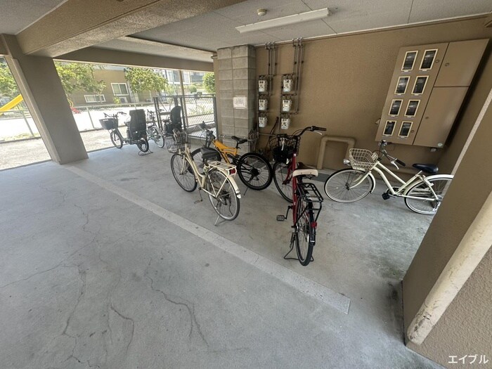 物件外観写真6　(駐輪場)