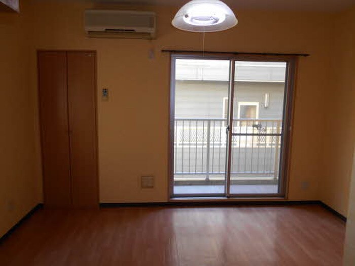 物件内観写真1　(居室)