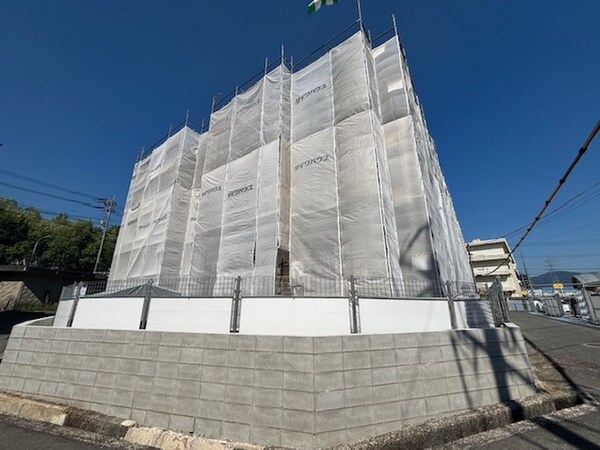 建築中