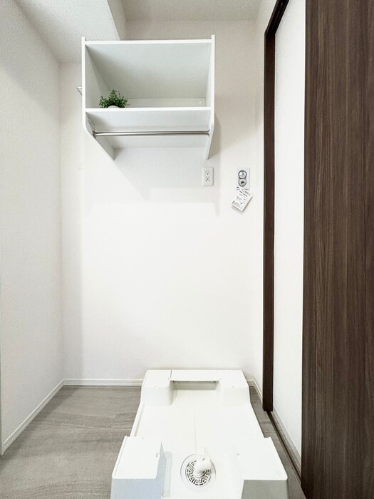 物件内観写真16　(洗濯機置場)