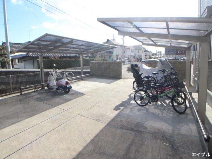 物件外観写真3　(駐輪場)