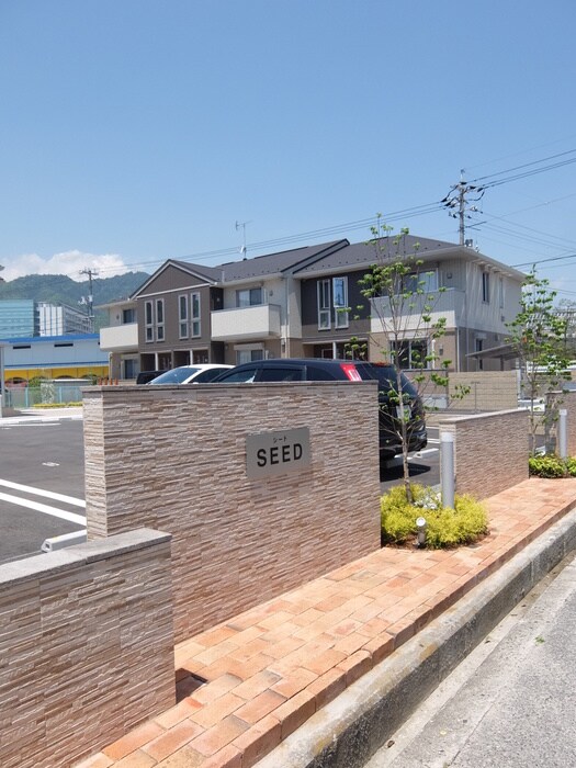 物件外観写真5　(エントランス部分)