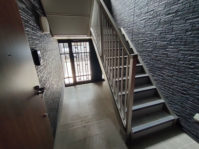 物件外観写真6　(エントランス部分)