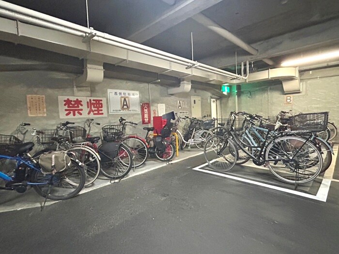 物件外観写真4　(駐輪場)