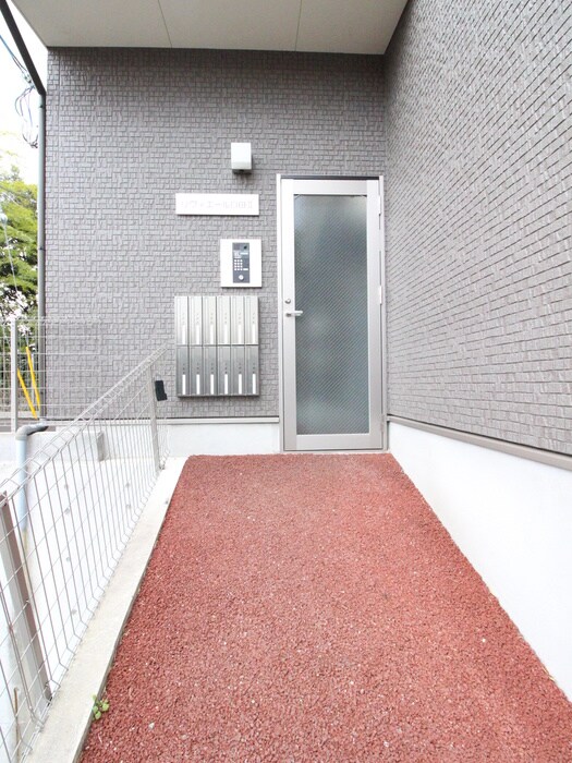 物件外観写真6　(エントランス部分)