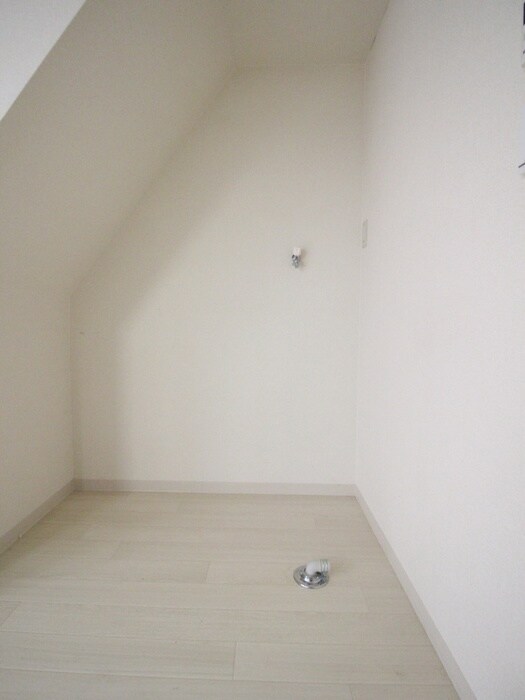 物件内観写真16　(洗濯機置場)