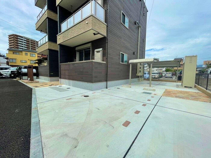 物件外観写真3　(駐車場)