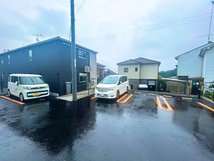 物件外観写真6　(駐車場)