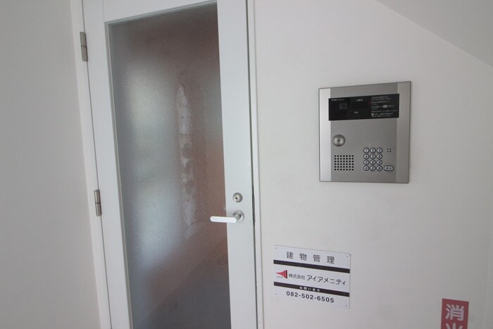 物件外観写真5　(エントランス部分)