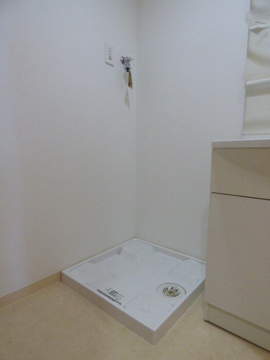 物件内観写真17　(洗濯機置場)