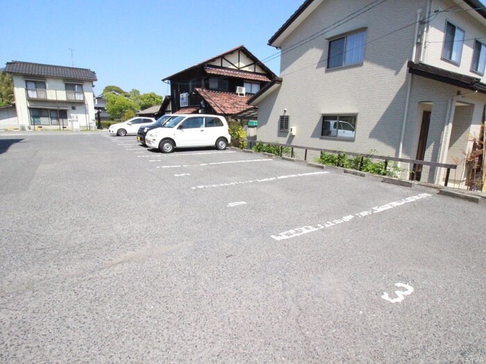 物件外観写真4　(駐車場)