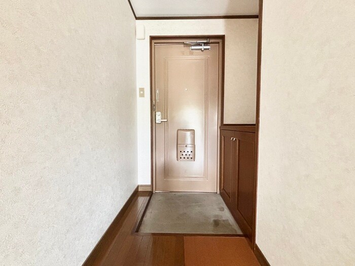 物件内観写真13　(玄関)