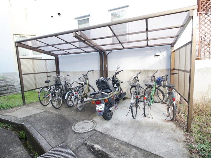 物件外観写真5　(駐輪場)