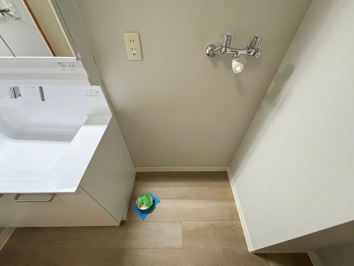 物件内観写真16　(洗濯機置場)