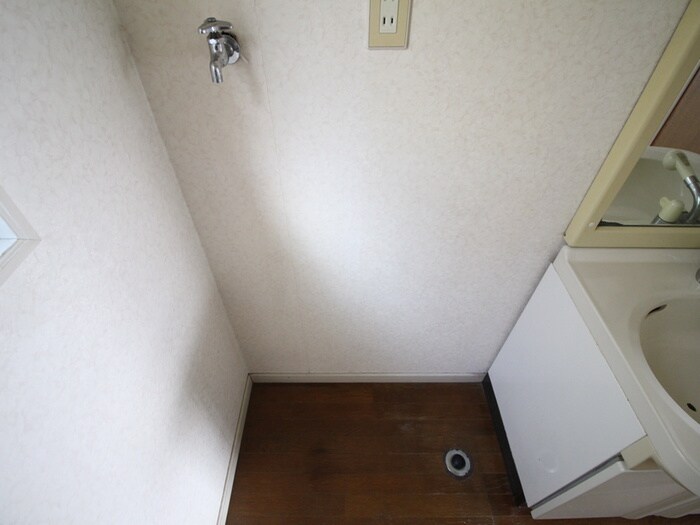 物件内観写真16　(洗濯機置場)