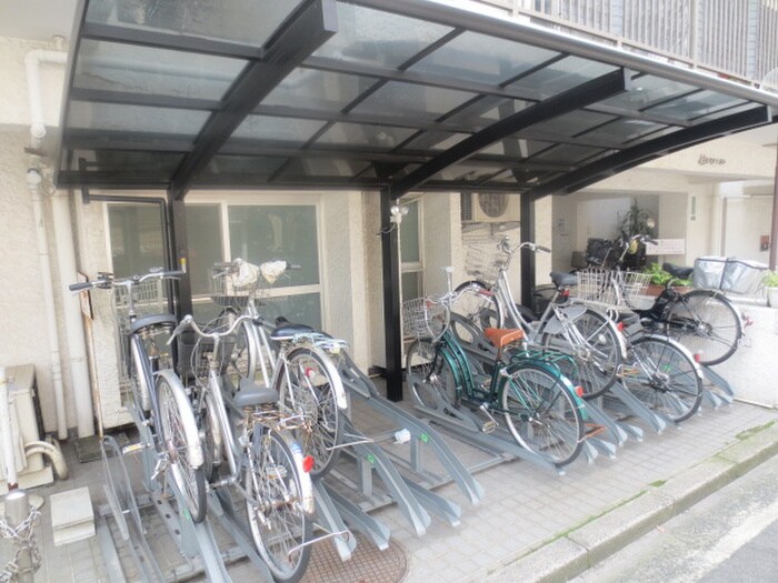 物件外観写真3　(駐輪場)