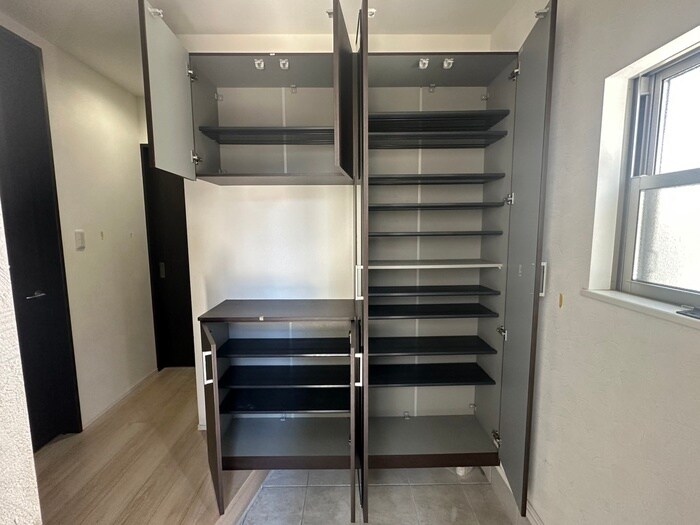 物件内観写真12　(靴箱)