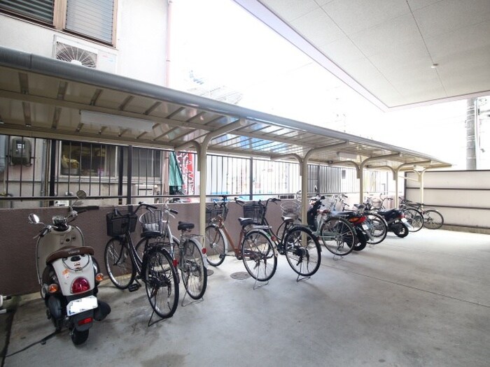 物件外観写真4　(駐輪場)