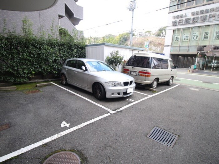 物件外観写真5　(駐車場)