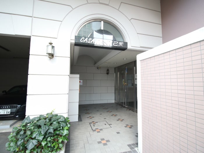 物件外観写真6　(エントランス部分)