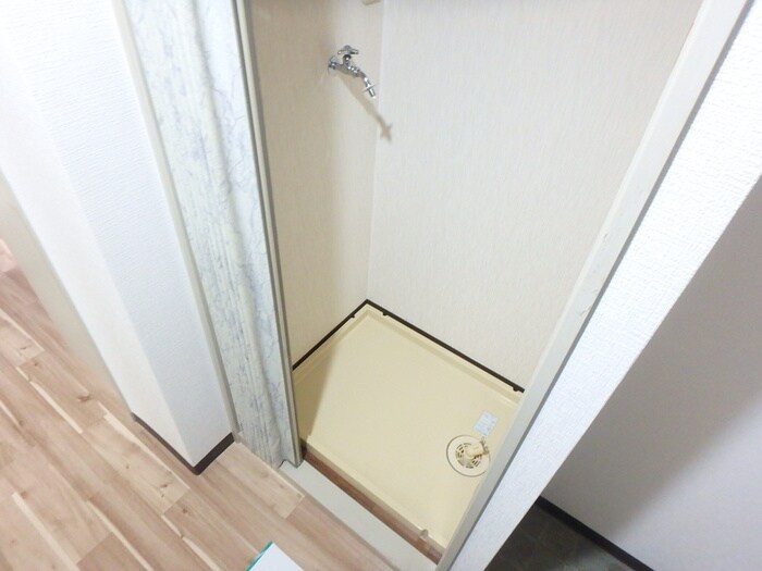 物件内観写真16　(洗濯機置場)