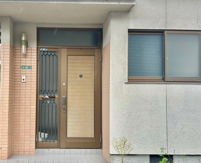 物件外観写真4　(エントランス部分)