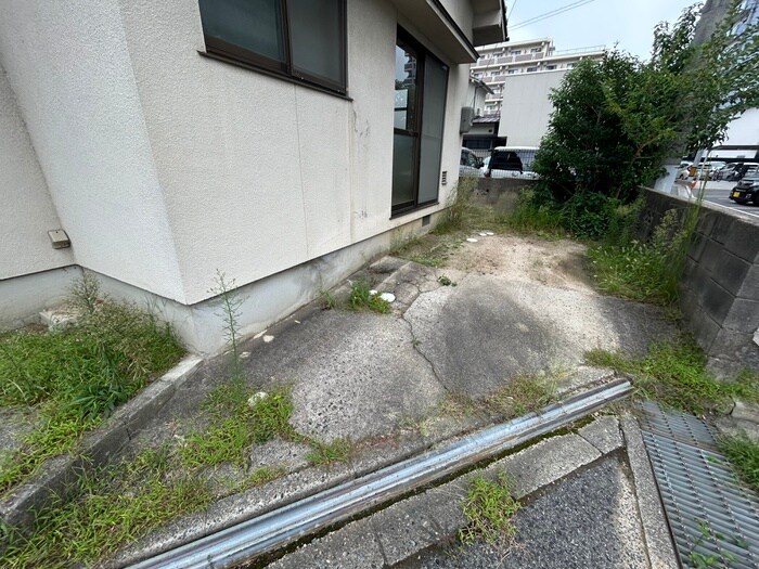 物件外観写真5　(駐車場)