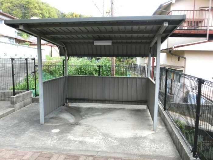 物件外観写真3　(駐輪場)