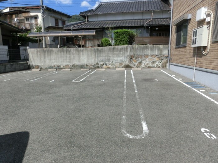 物件外観写真5　(駐車場)