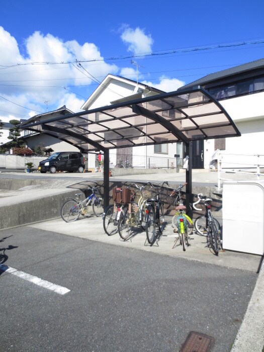 物件外観写真3　(駐輪場)