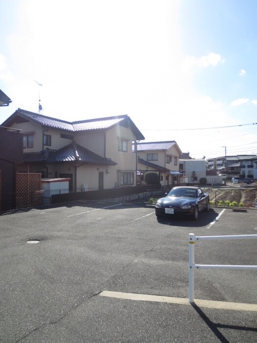 物件外観写真5　(駐車場)