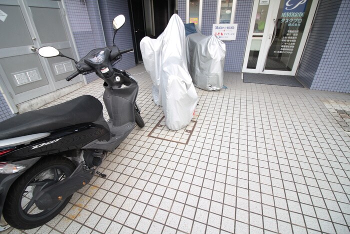 物件外観写真4　(駐輪場)