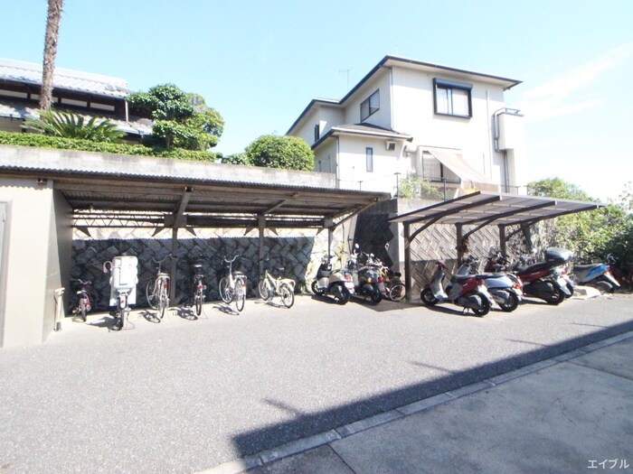 物件外観写真4　(駐輪場)