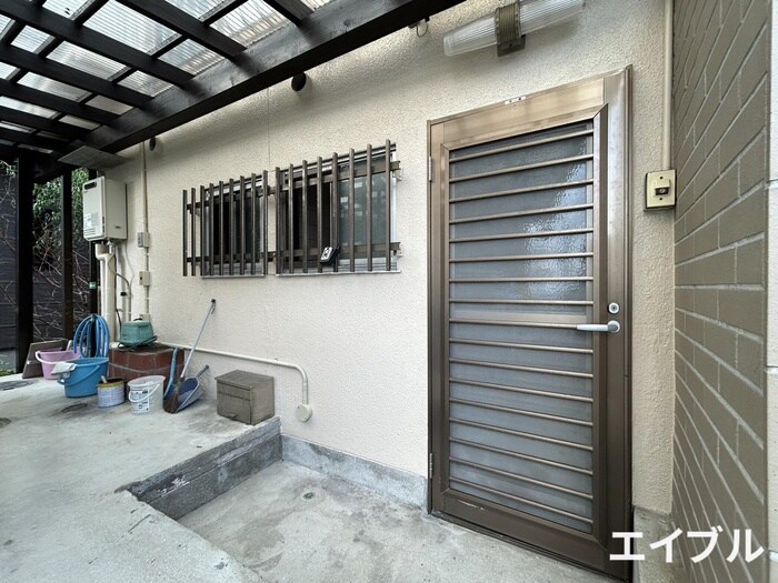 物件外観写真5　(エントランス部分)