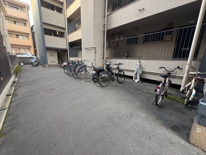 物件外観写真3　(駐輪場)