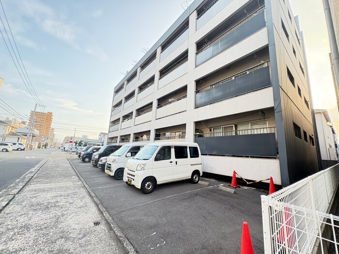 物件外観写真4　(駐車場)