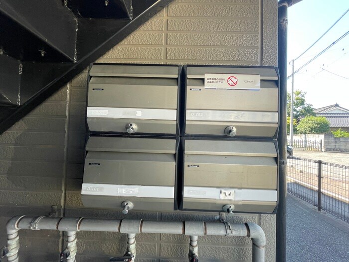 物件外観写真5　(エントランス部分)