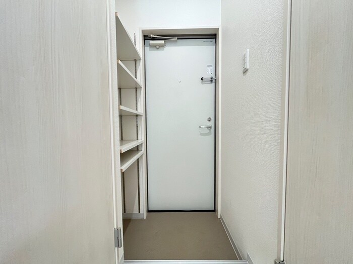 物件内観写真16　(玄関)