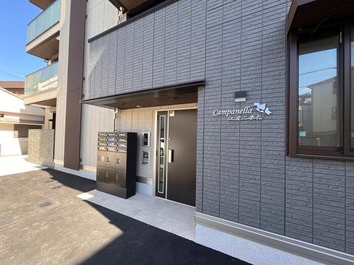 物件外観写真2　(エントランス部分)