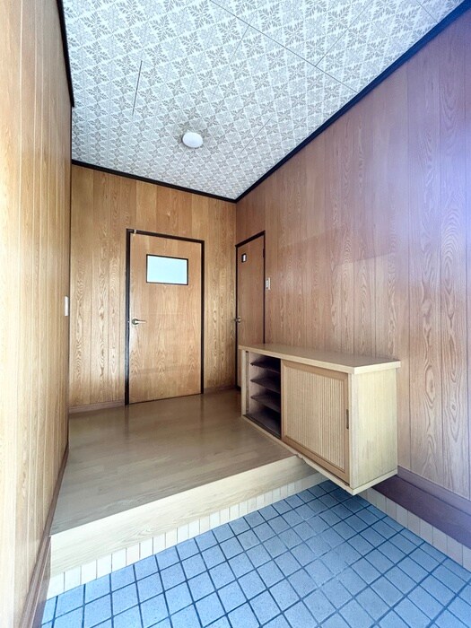 物件内観写真13　(玄関)