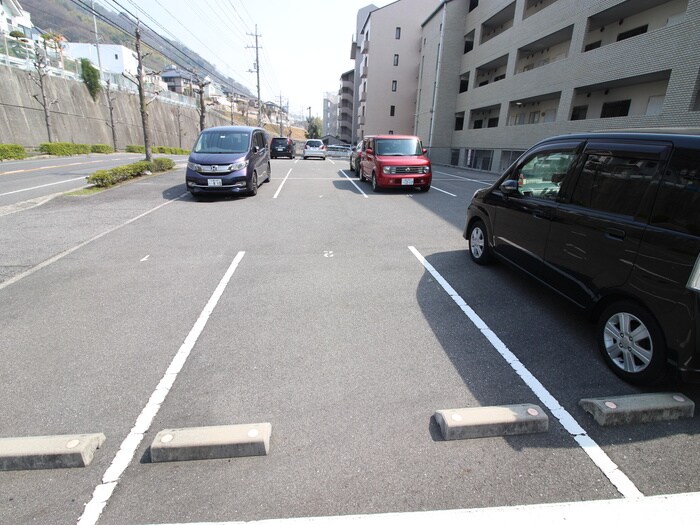 物件外観写真2　(駐車場)